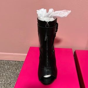 Hello. I am selling my lovely shoes all are size 7